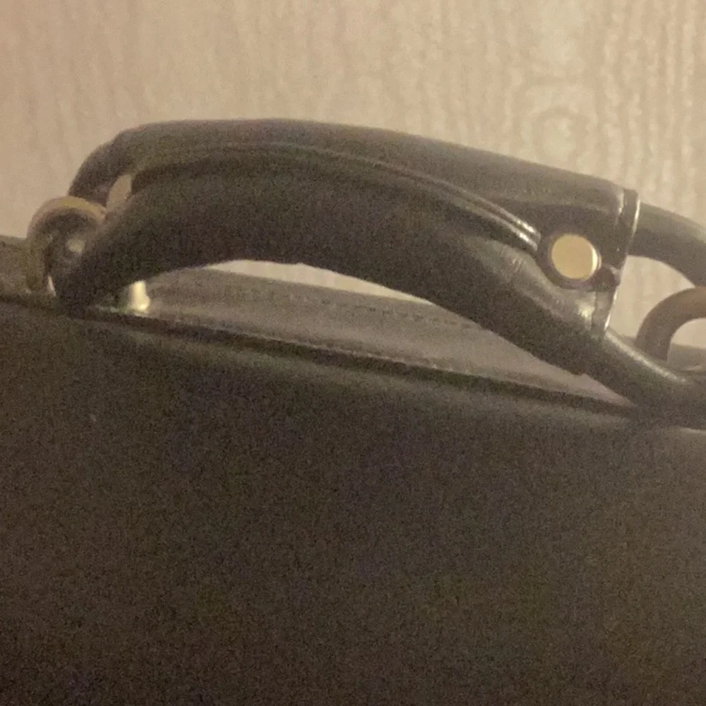 DELLS BLACK LEATHER LAPTOP BAG